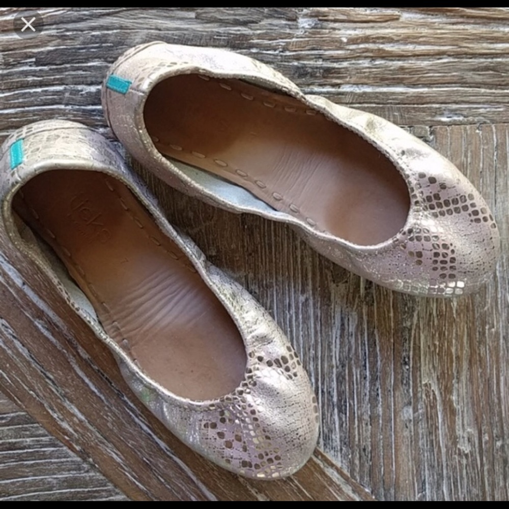 ISO: Romantic Blush Tieks sz 11 or 12